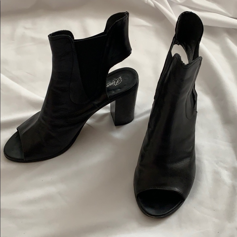 Heels - Picture 3 of 3